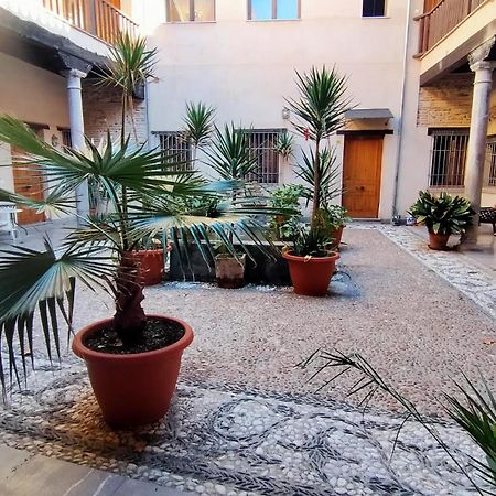 Abadia Suites Granada Exterior photo